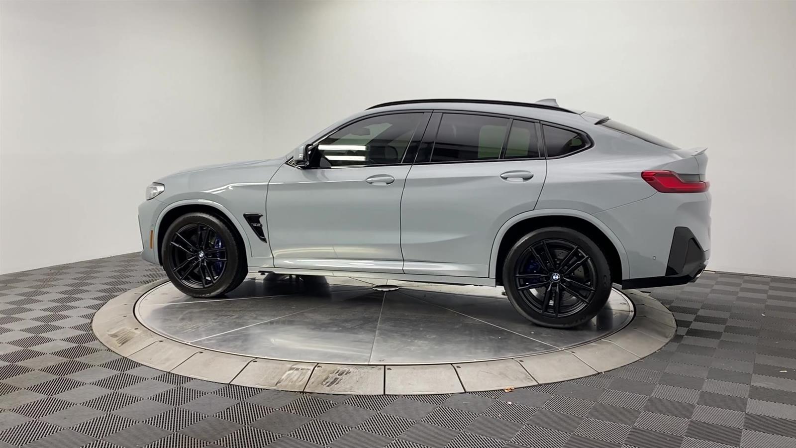 Vehicle image 11 of 30