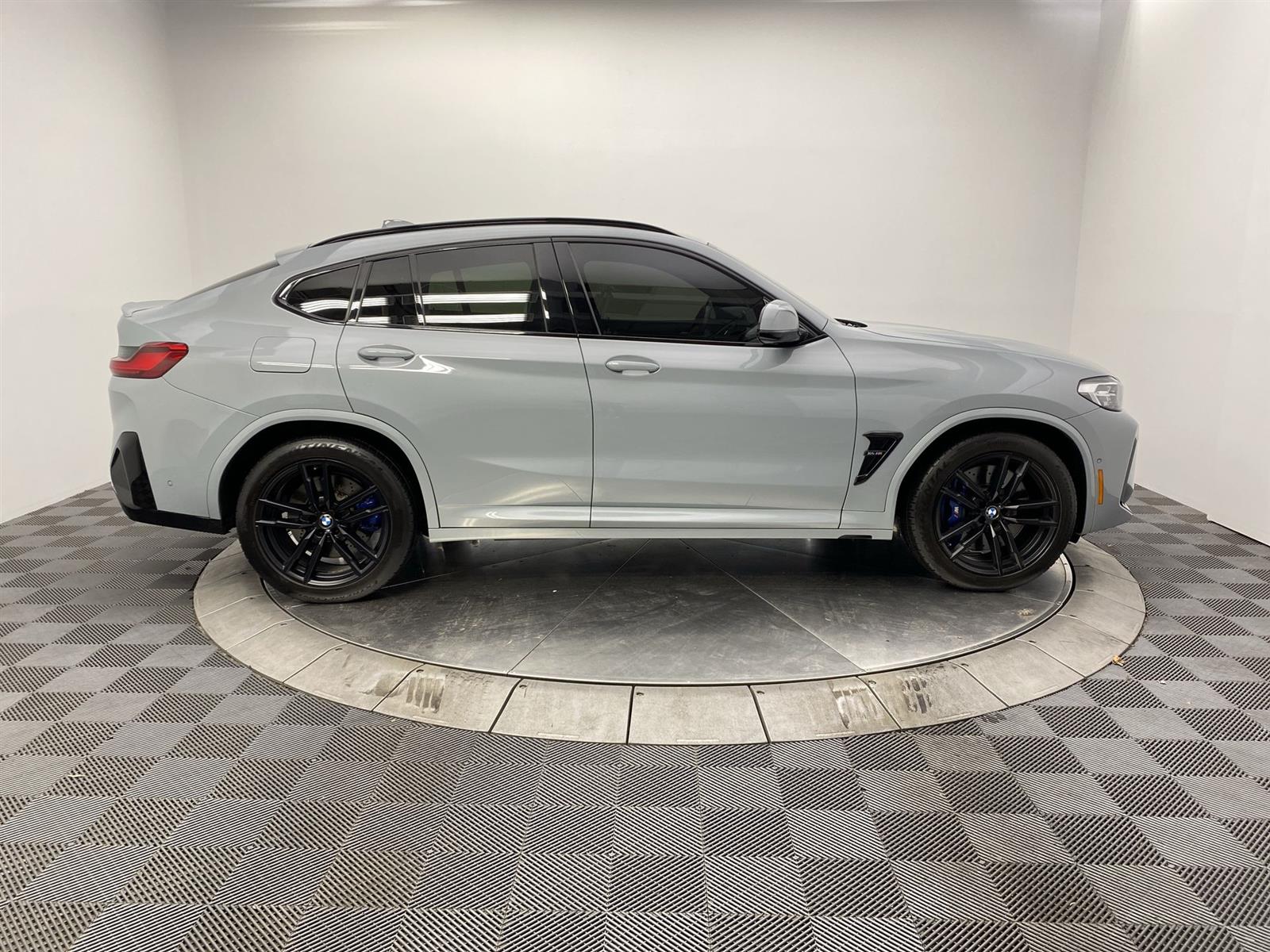 Vehicle image 17 of 30
