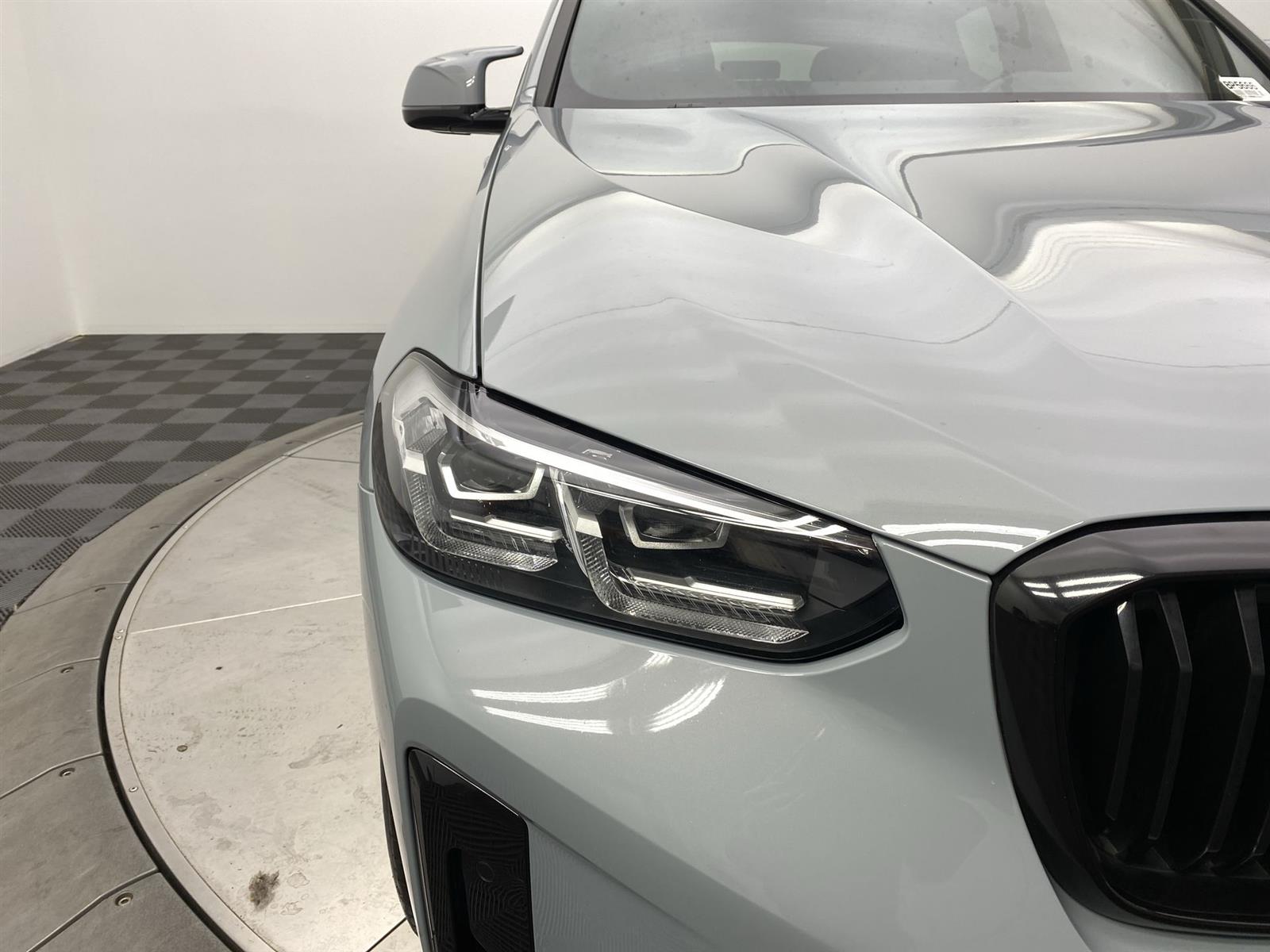 Vehicle image 18 of 30