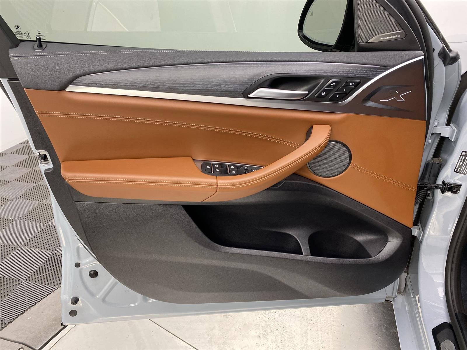Vehicle image 26 of 30
