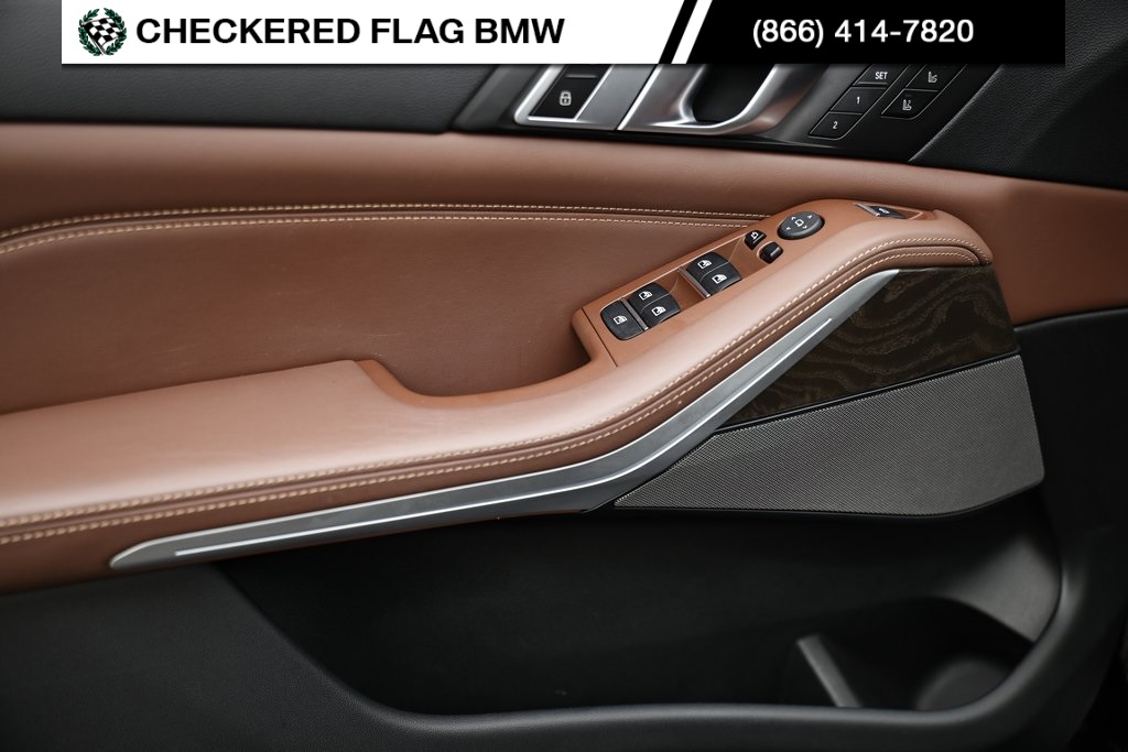 Vehicle image 16 of 43