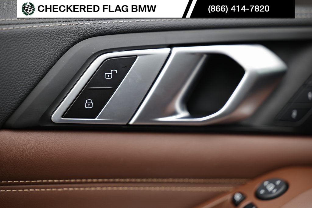 Vehicle image 17 of 43