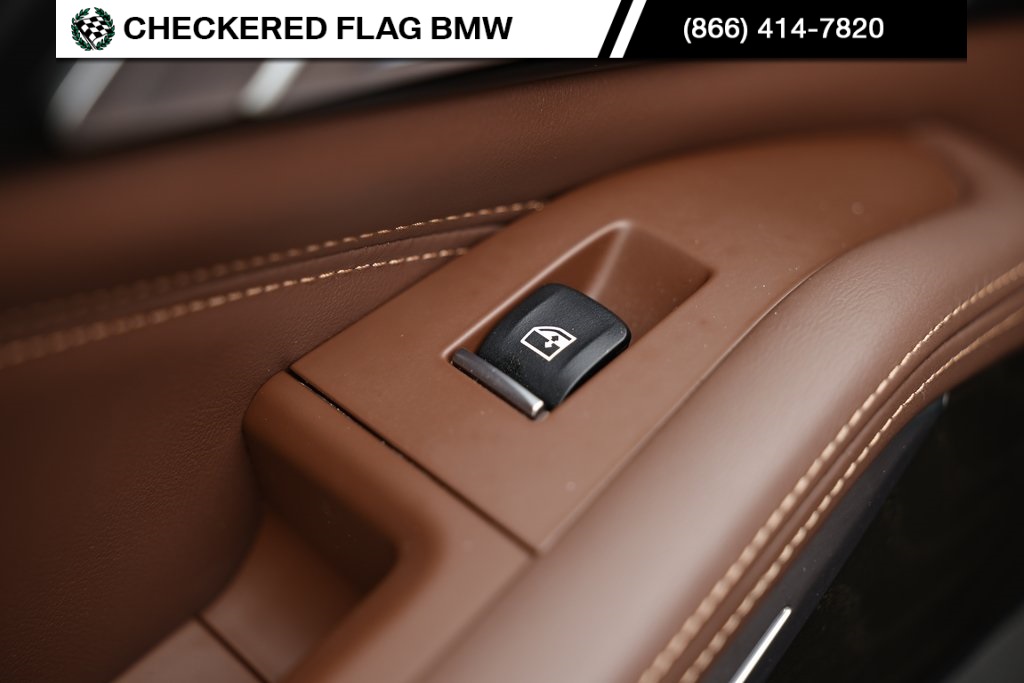 Vehicle image 28 of 43