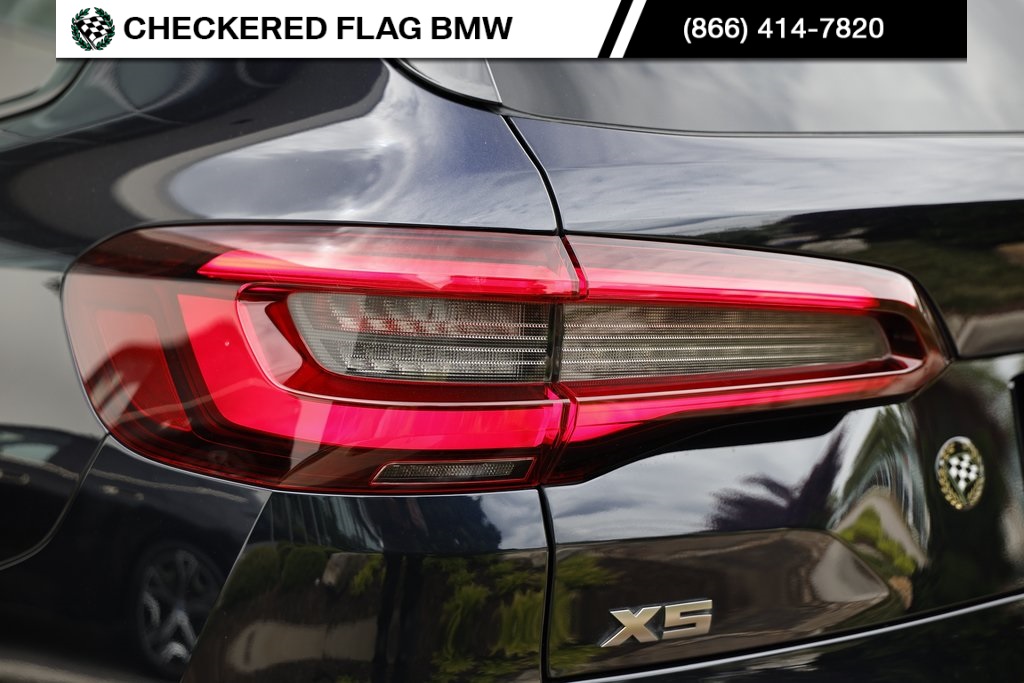 Vehicle image 13 of 43