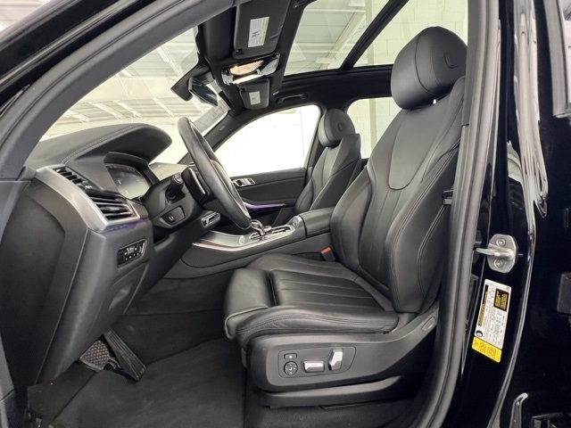 Vehicle image 7 of 14