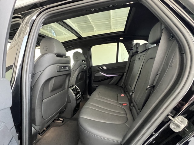 Vehicle image 6 of 14