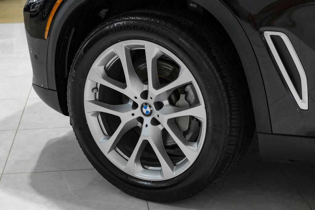 Vehicle image 56 of 59