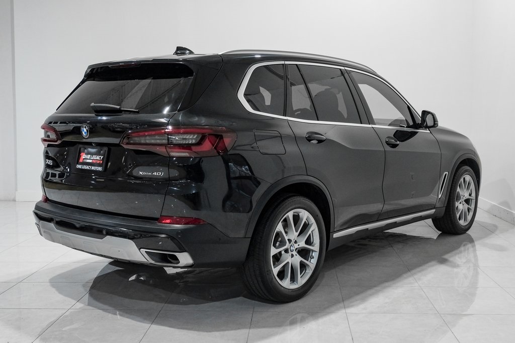 Vehicle image 5 of 59