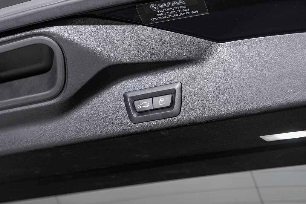 Vehicle image 53 of 59