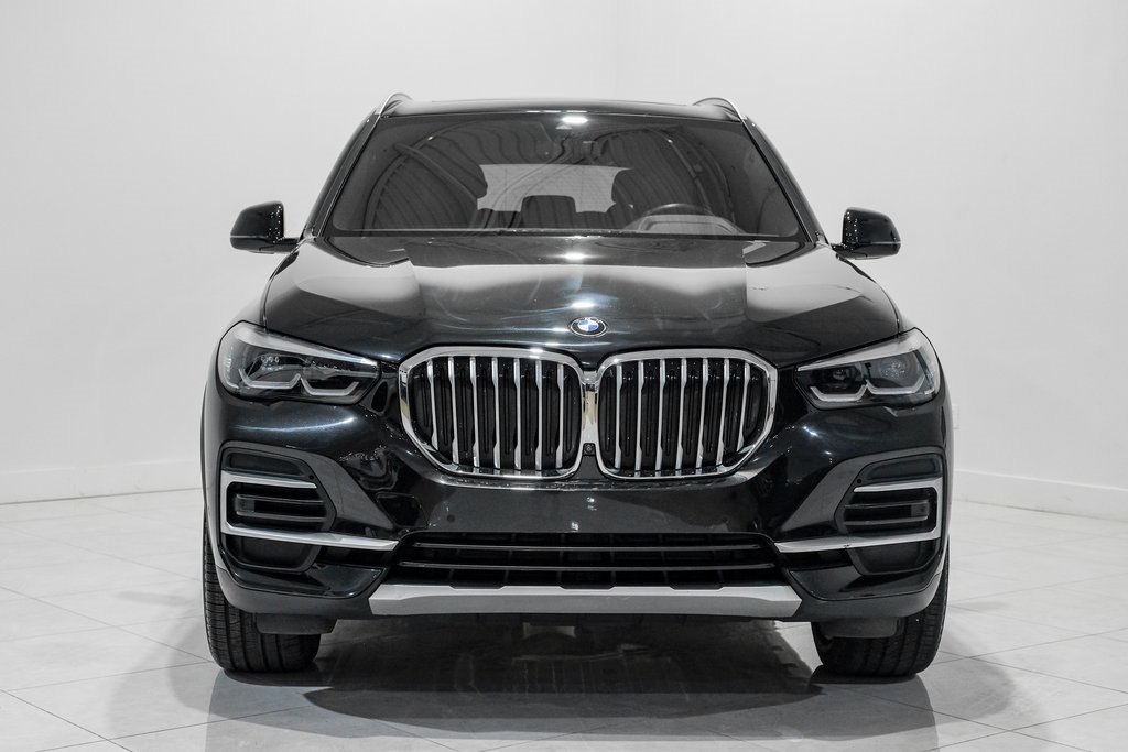 Vehicle image 2 of 59