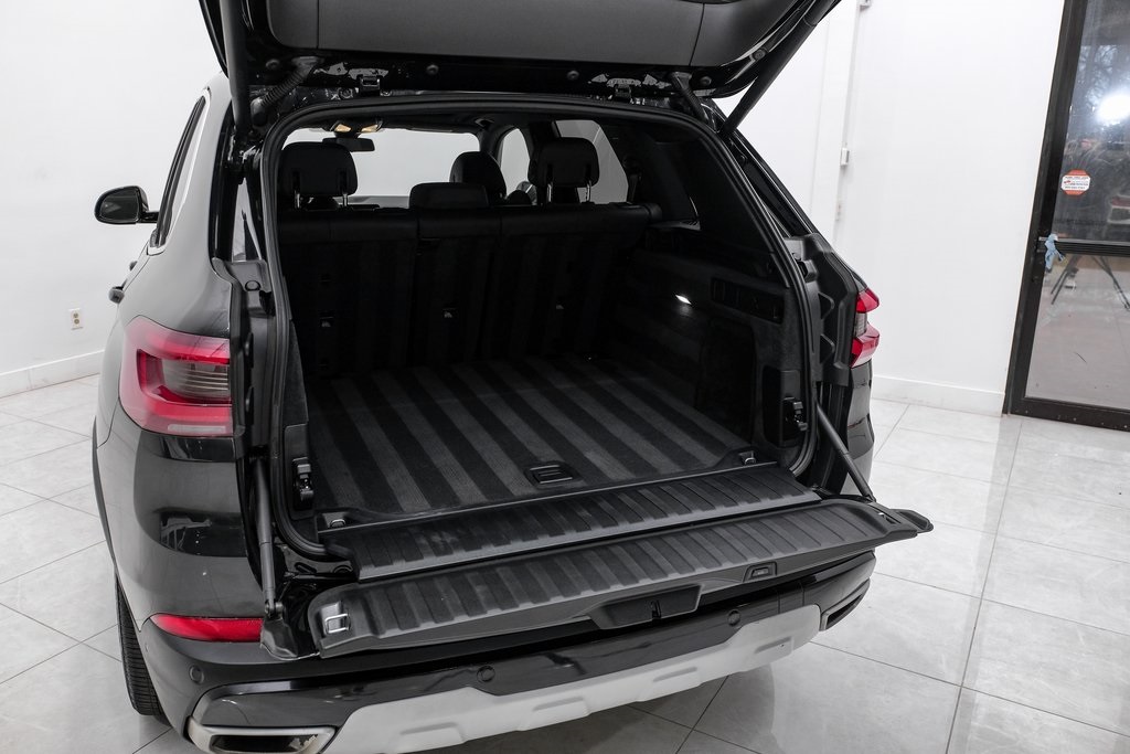 Vehicle image 52 of 59