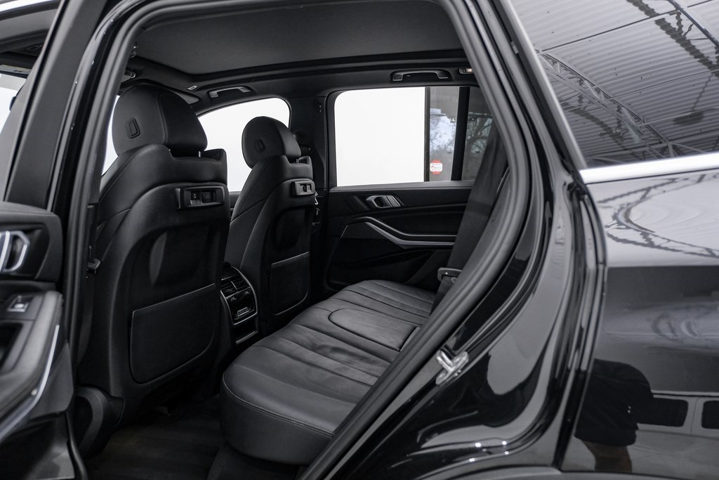 Vehicle image 34 of 59