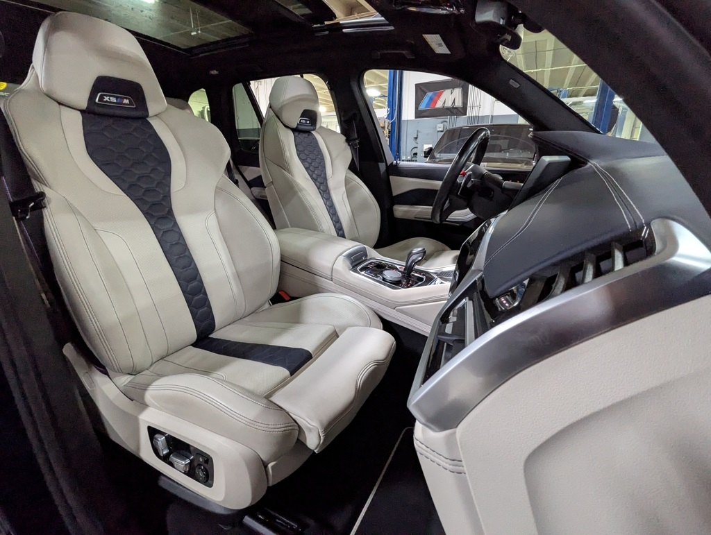 Vehicle image 27 of 53