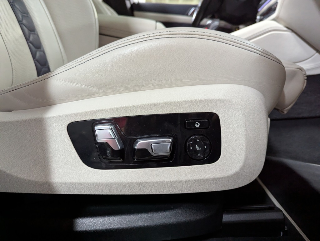 Vehicle image 29 of 53
