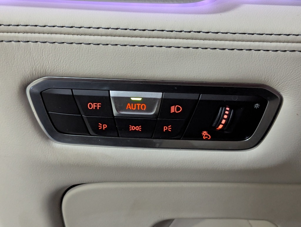 Vehicle image 31 of 53