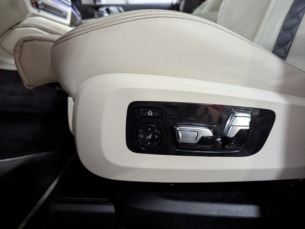 Vehicle image 19 of 53