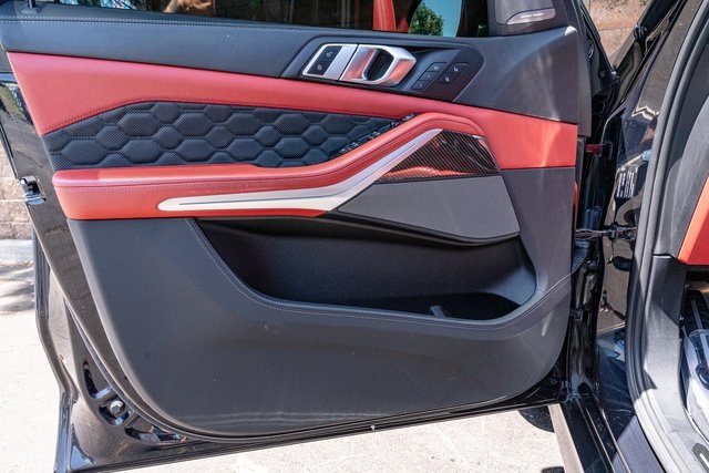 Vehicle image 26 of 33