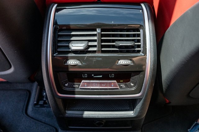 Vehicle image 27 of 33