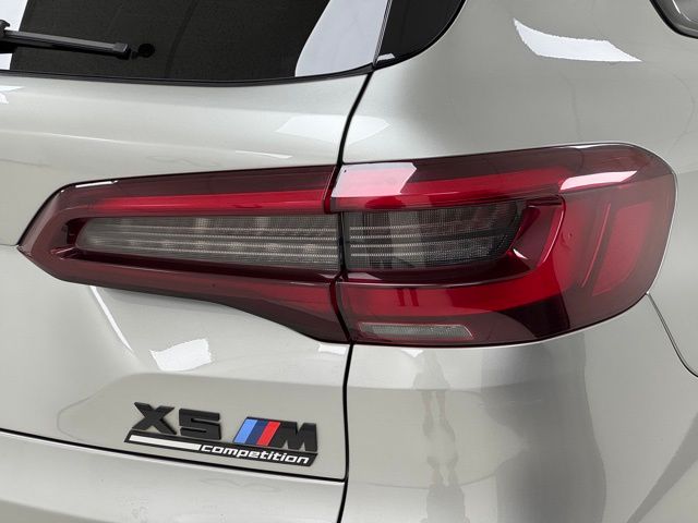 Vehicle image 10 of 57