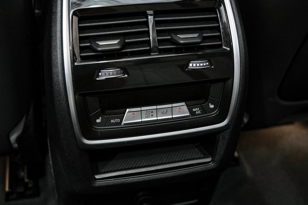 Vehicle image 33 of 55