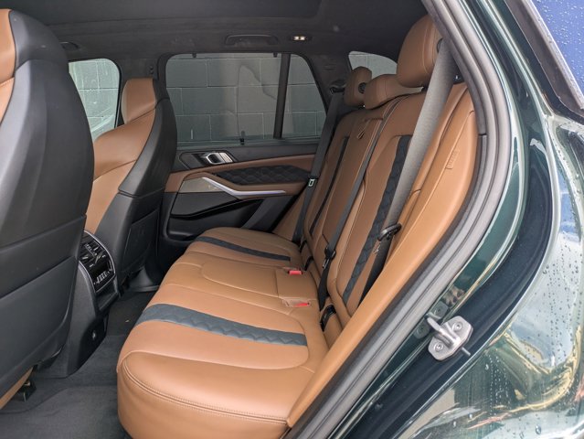 Vehicle image 23 of 29