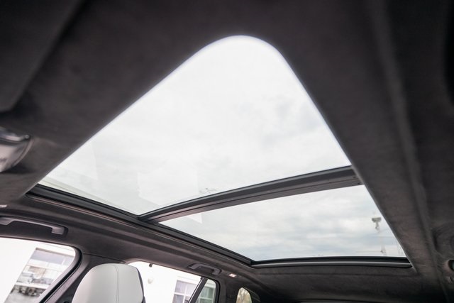 Vehicle image 21 of 45