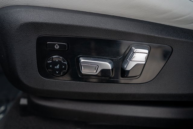 Vehicle image 19 of 45