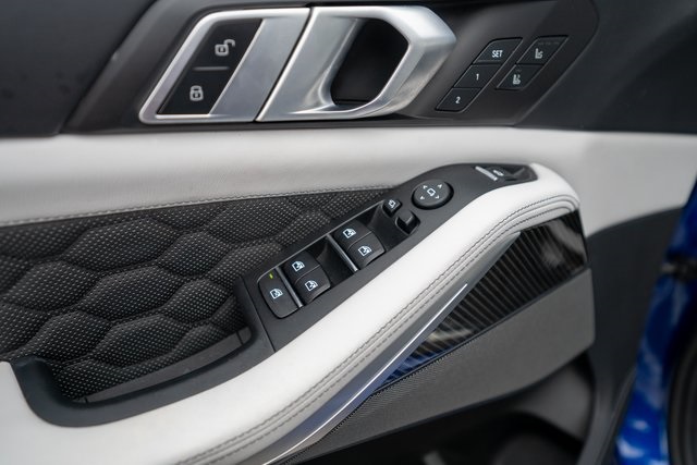 Vehicle image 17 of 45