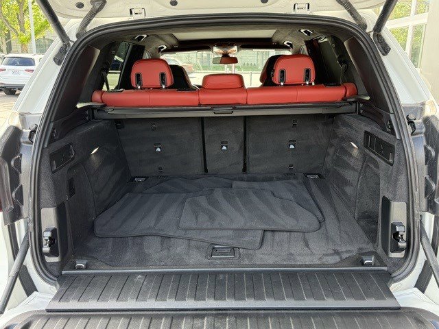 Vehicle image 17 of 19