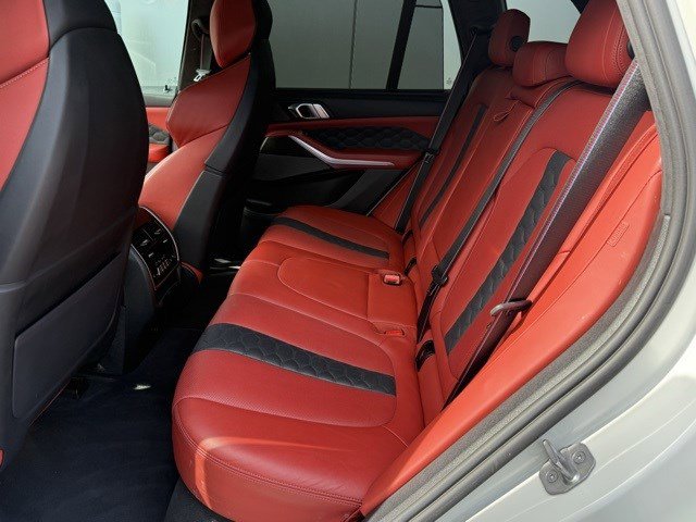 Vehicle image 16 of 19