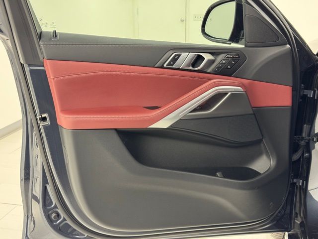 Vehicle image 8 of 48