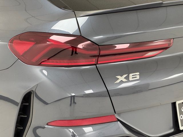 Vehicle image 4 of 48