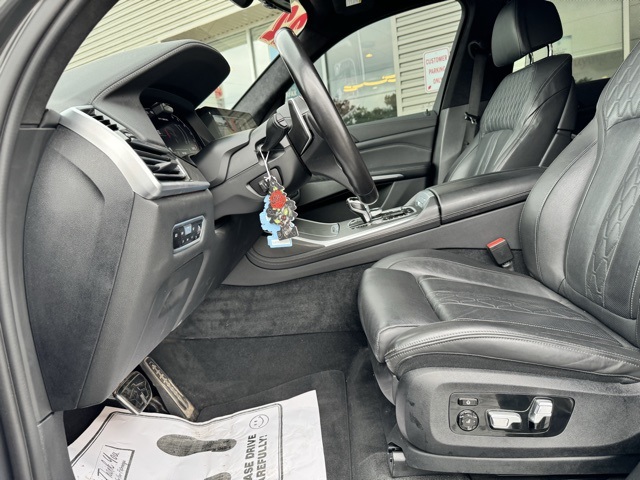 Vehicle image 27 of 30
