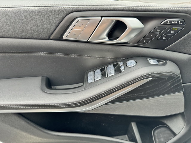Vehicle image 26 of 30