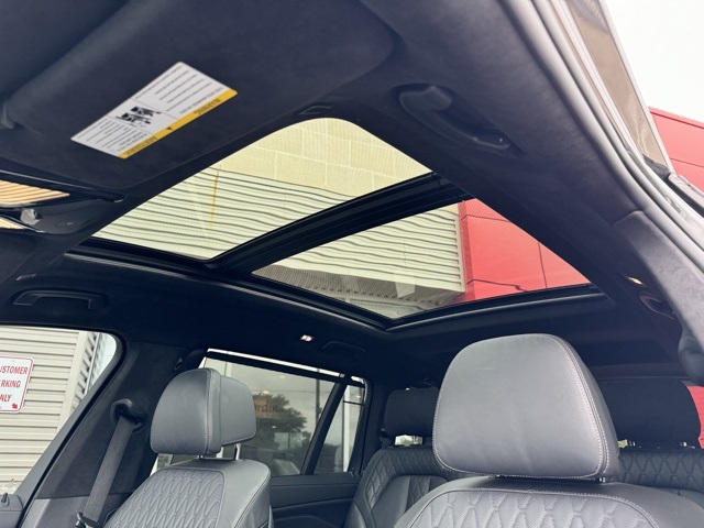Vehicle image 28 of 30