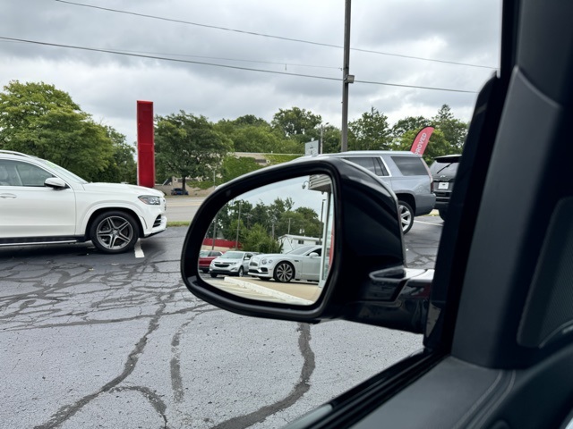 Vehicle image 25 of 30