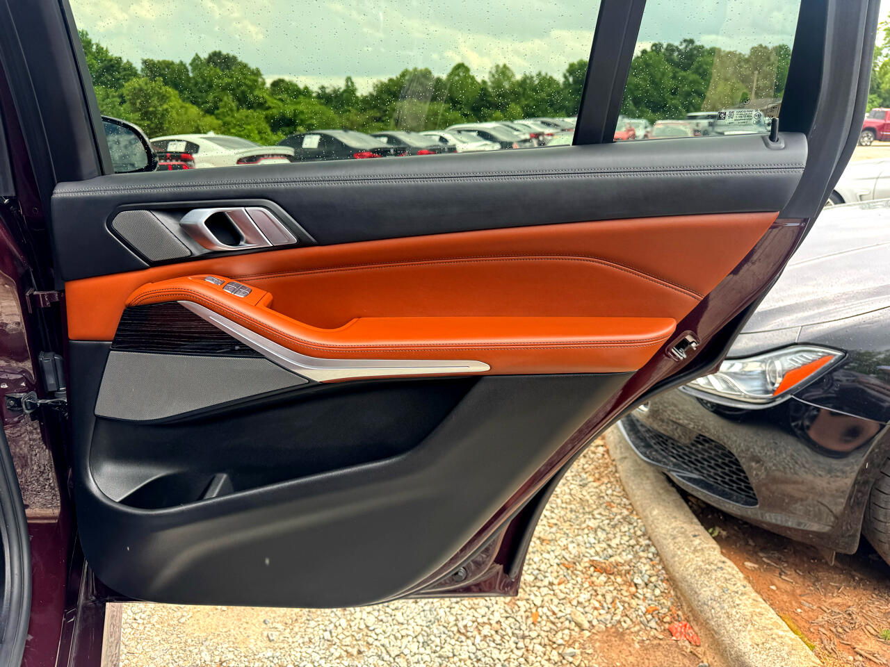Vehicle image 33 of 93