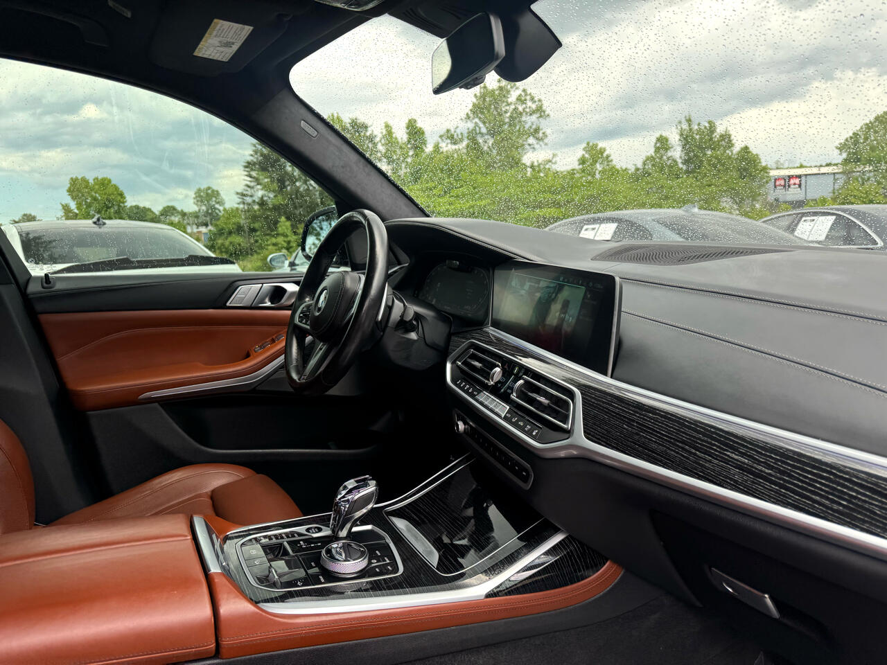 Vehicle image 26 of 93