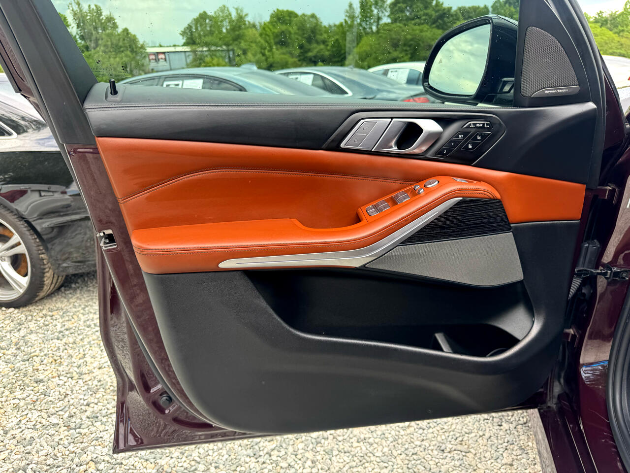 Vehicle image 61 of 93