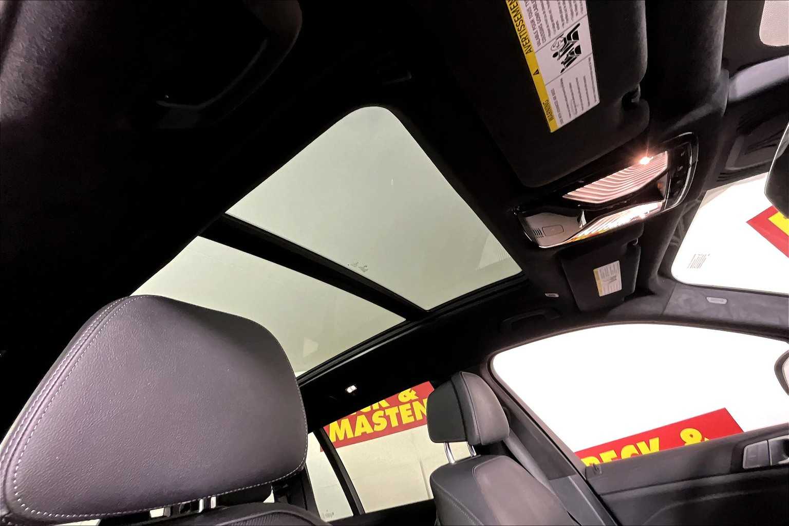 Vehicle image 33 of 35