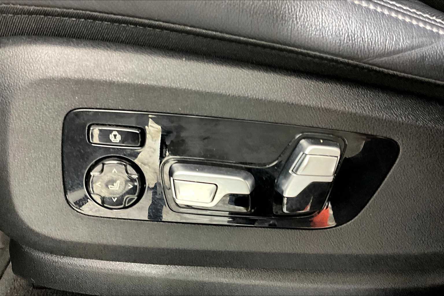 Vehicle image 24 of 35