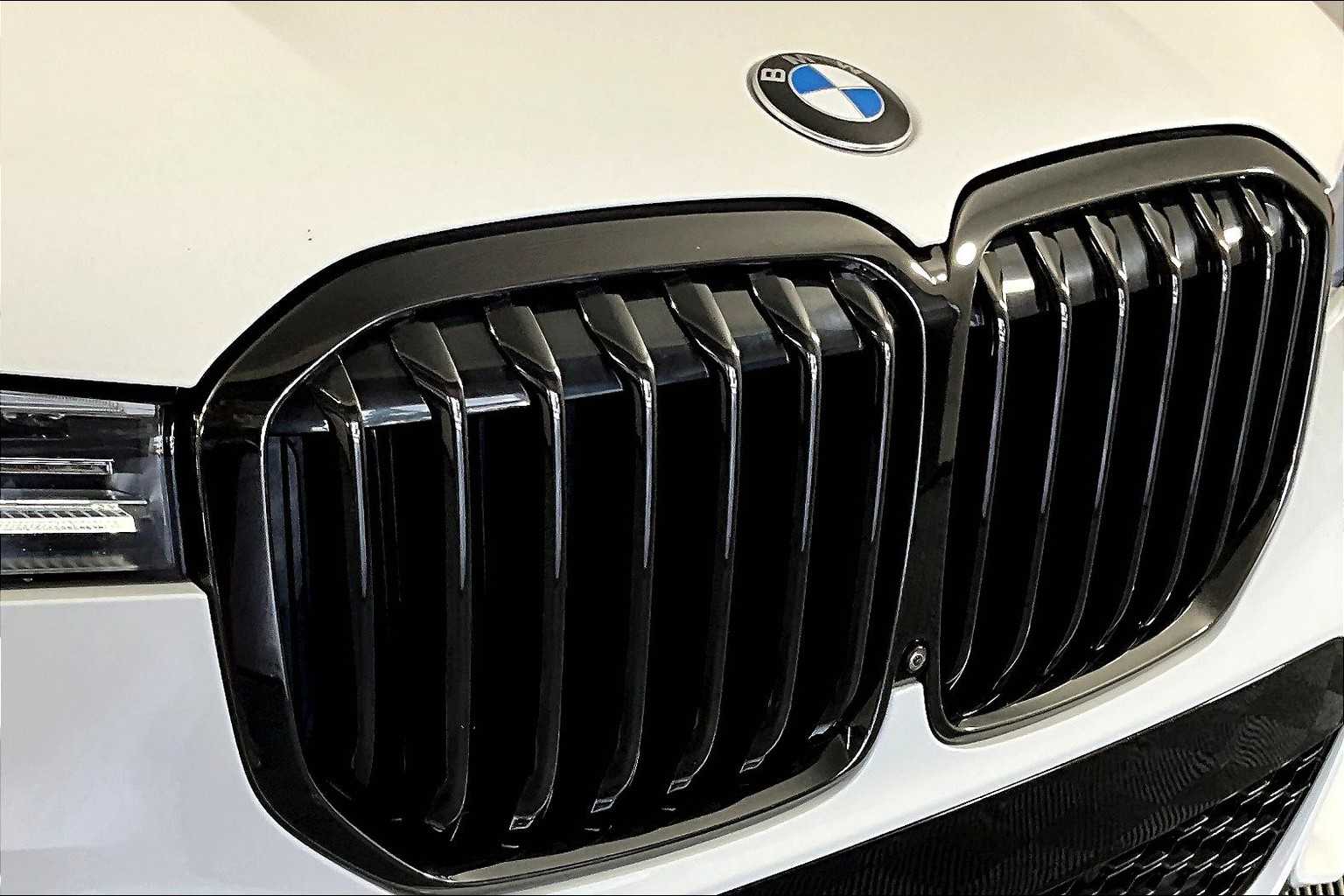 Vehicle image 22 of 35