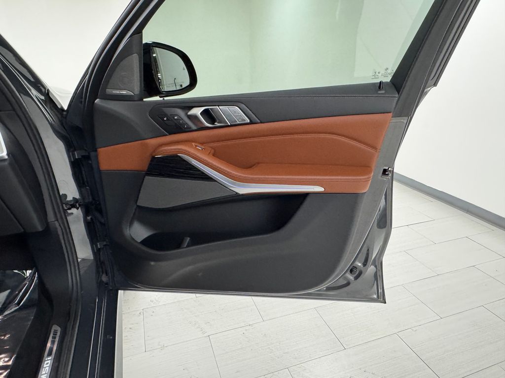 Vehicle image 13 of 63