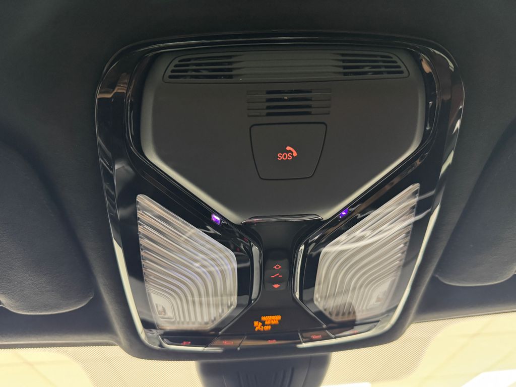 Vehicle image 37 of 63