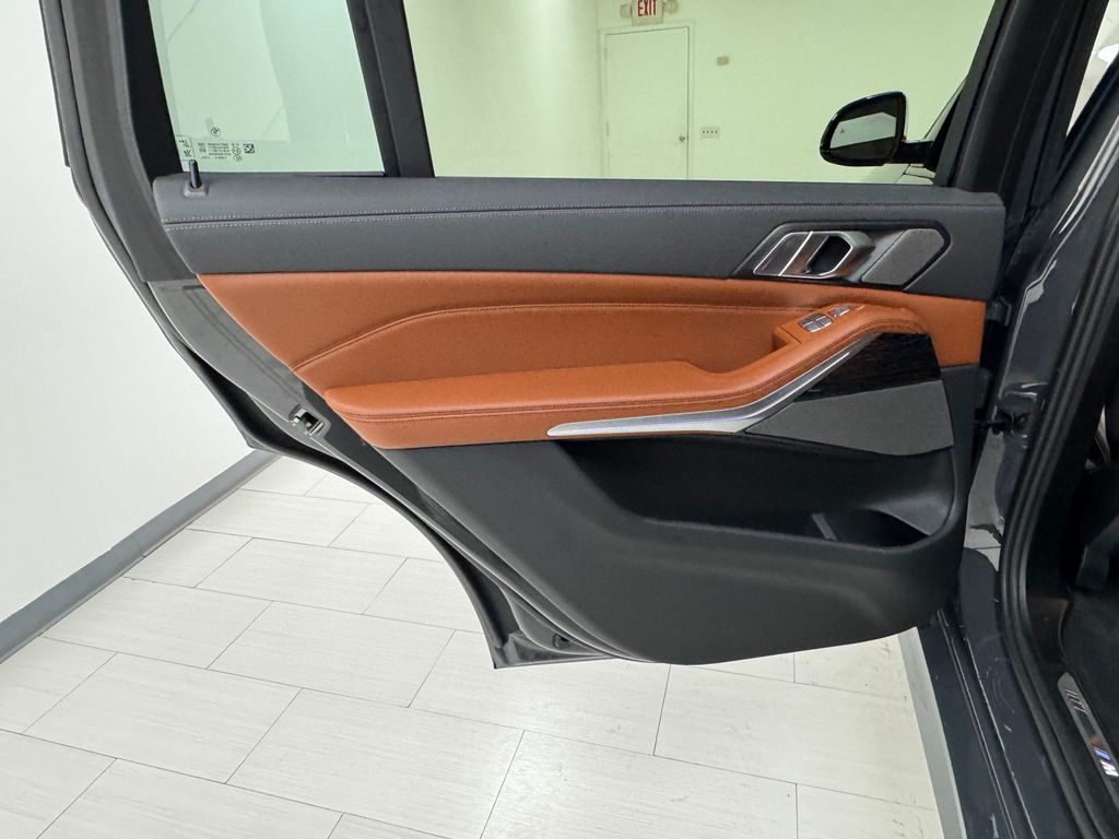Vehicle image 11 of 63