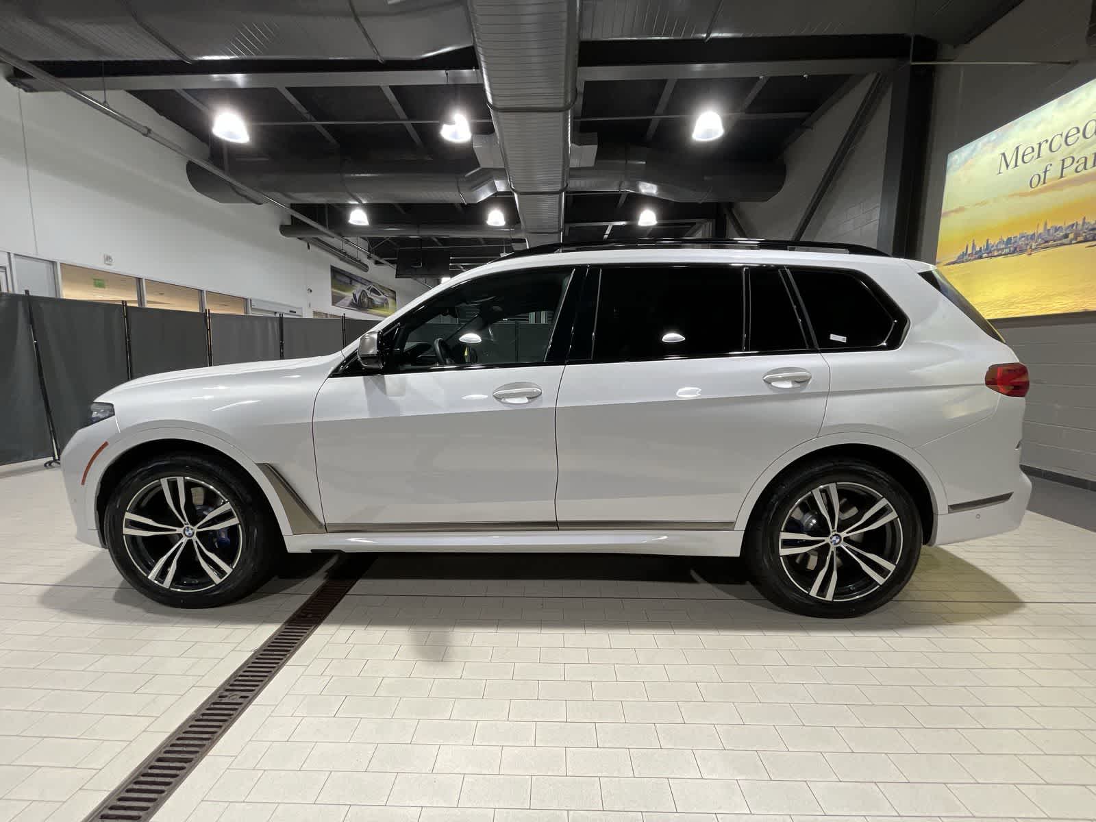 Vehicle image 17 of 33