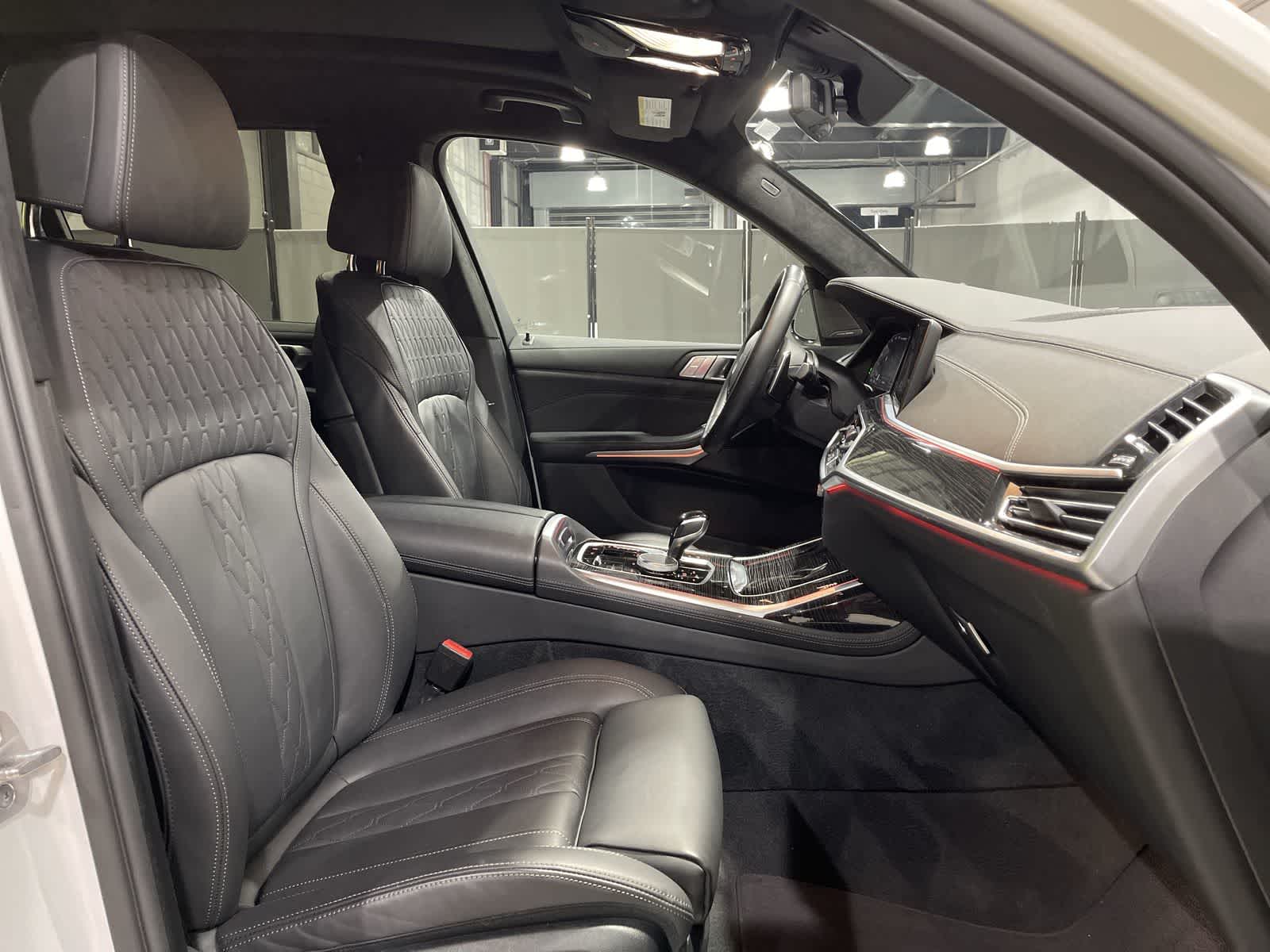 Vehicle image 22 of 33