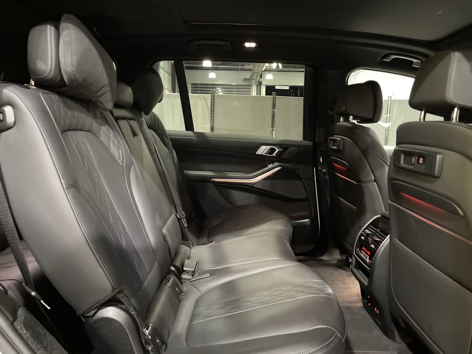 Vehicle image 21 of 33
