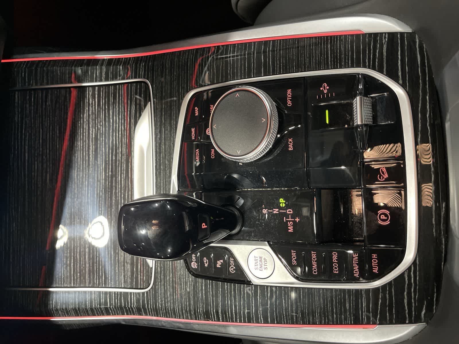 Vehicle image 31 of 33