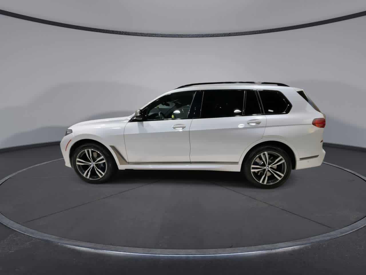 Vehicle image 16 of 33